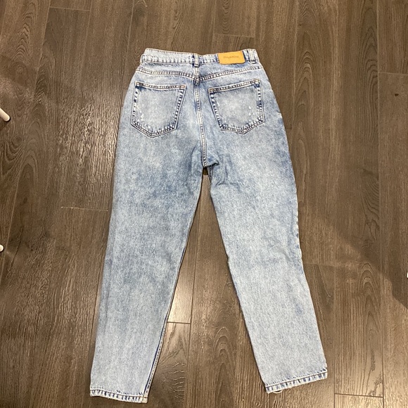 Distressed mom jeans - Picture 2 of 2